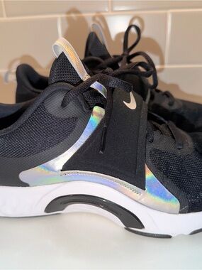 Nike Women's Renew In-Season TR 12 with Iridescent Accents size 9.5 Like New